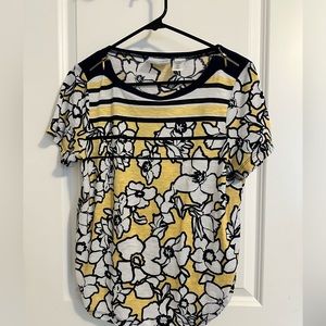 Casual top with shoulder zip